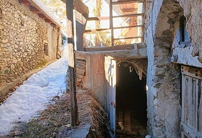 Casa con 5 locali in vendita in Usseaux