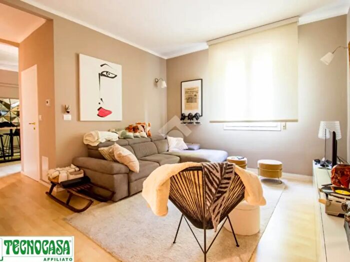 Appartamento trilocale in vendita in Via G Francesco Barbieri, Bologna