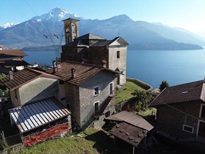 Casa quadrilocale in vendita in Via Località Moglio, Gravedona ed Uniti