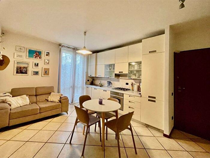 Appartamento bilocale in affitto in Via Cesare Battista, Centro, Carugo