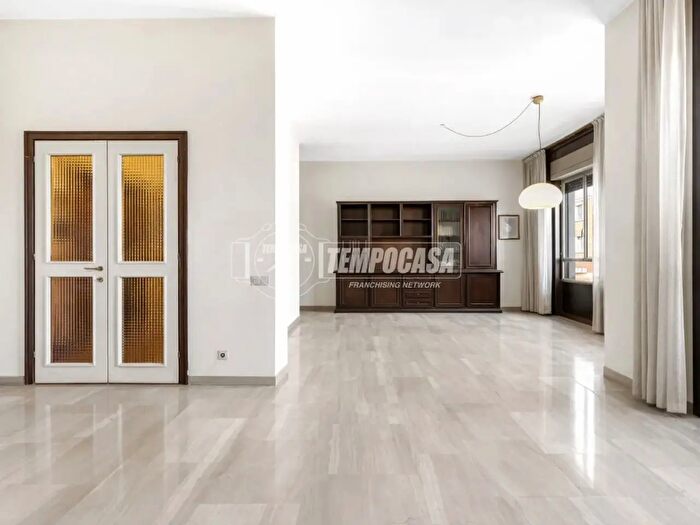 Appartamento quadrilocale in vendita in Via della Moscova, Milano