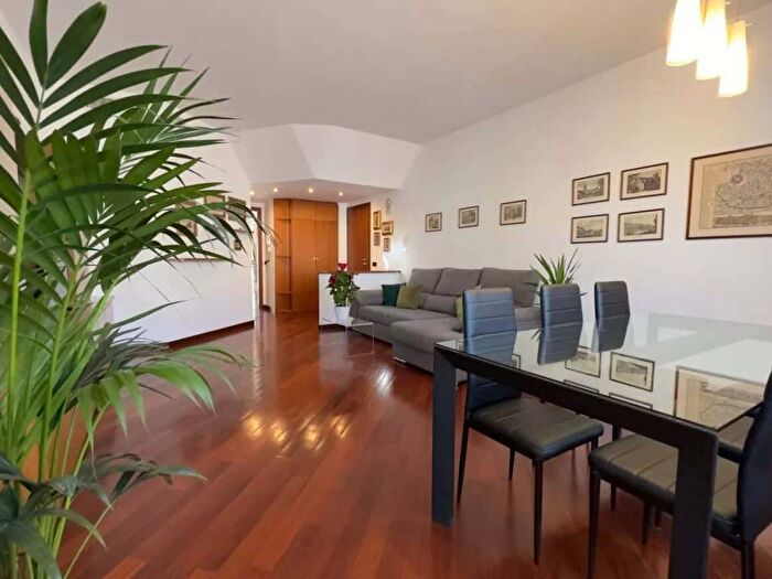 Appartamento trilocale in affitto in Via Leon Battista Alberti, Sempione, Milano