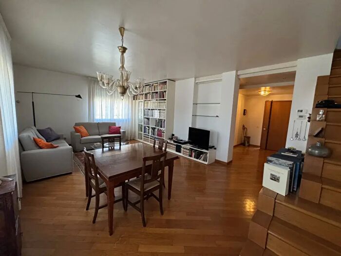 Appartamento con 5 locali in vendita in Via Aldo Rosolen N, Vittorio Veneto