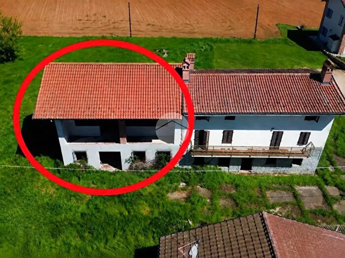 Casa con 6 locali in vendita in Via Buttigliera, Chieri