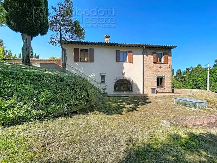 Casa con 6 locali in vendita in Urbino
