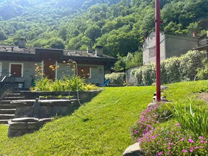 Appartamento trilocale in affitto in Frazione Arquino, Sondrio