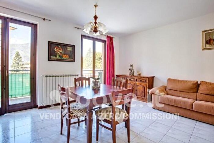 Appartamento trilocale in vendita in Via Arturo Reschigna, Maccagno con Pino e Veddasca