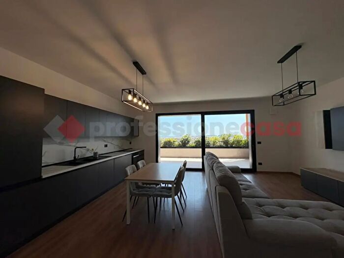 Appartamento trilocale in affitto in Via Orfano Mazzitelli, Bari