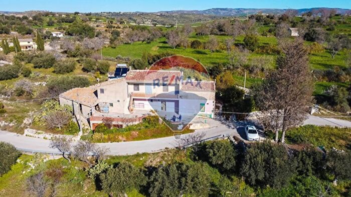 Casa con 8 locali in vendita in Contrada Trezzeria, Ragusa