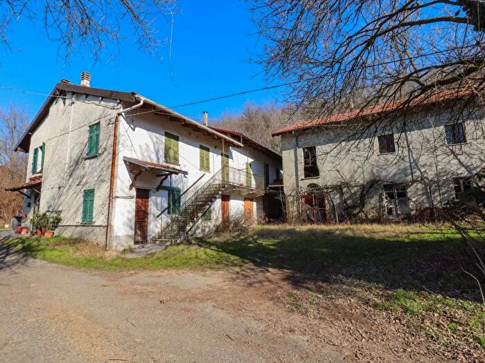 Casa con 19 locali in vendita in Bistagno