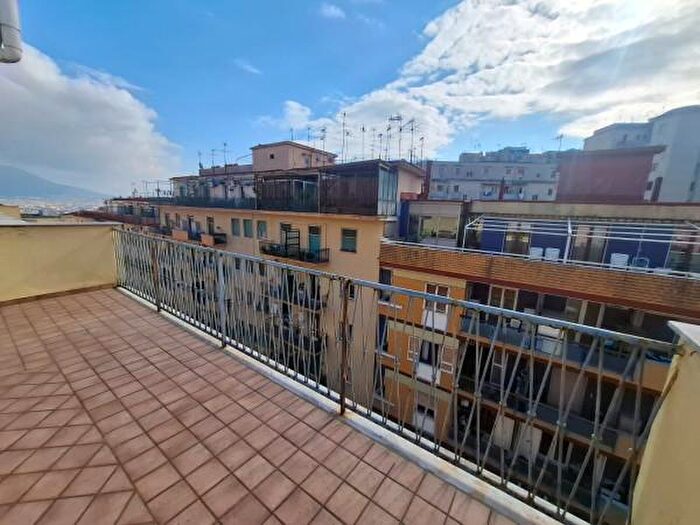 Appartamento con 6 locali in vendita in Via Battistello Caracciolo, Napoli