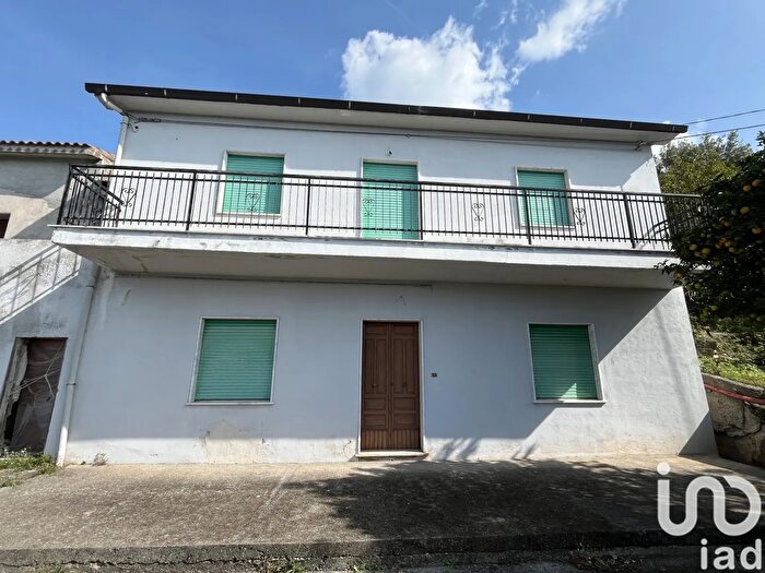 Casa con 5 locali in vendita in Via Tarife Giudice, Longobardi