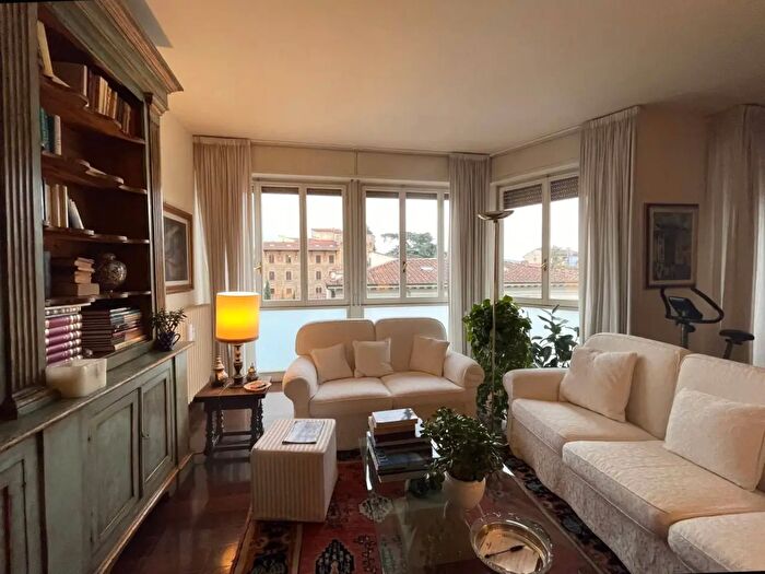 Appartamento con 6 locali in affitto in Via Pier Capponi, Firenze