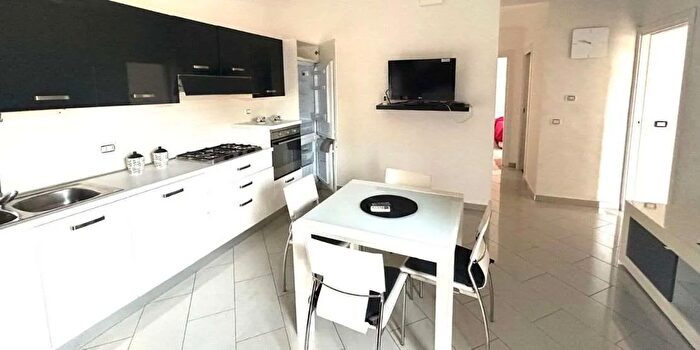 Appartamento trilocale in vendita in Via Dr La Terza, Scalea