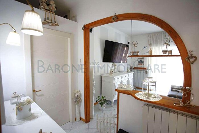 Appartamento quadrilocale in vendita in Via delle Carre, Massa