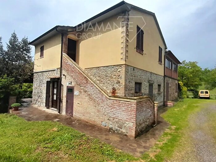 Casa con 11 locali in vendita in Cinigiano