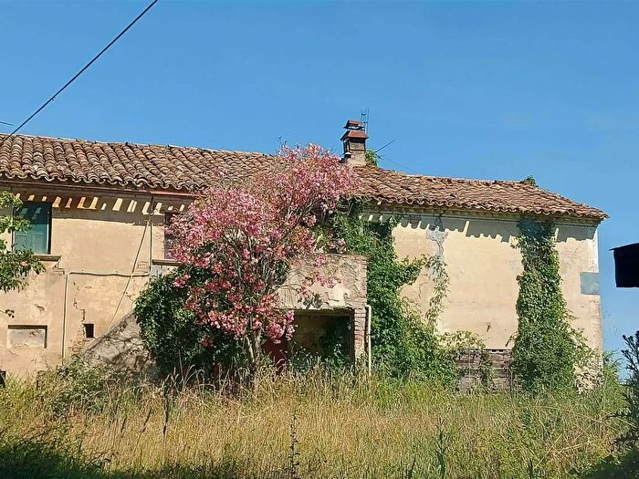Casa con 6 locali in vendita in Contrada San Pietro, Ostra Vetere