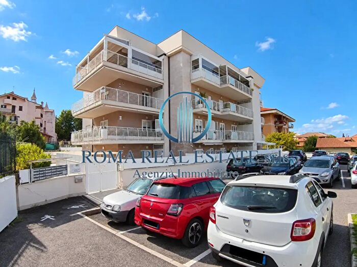 Appartamento quadrilocale in vendita in Via Rossano Calabro, Grottaferrata