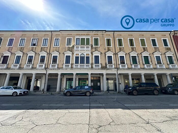 Appartamento trilocale in vendita in Via Chieppara, Adria