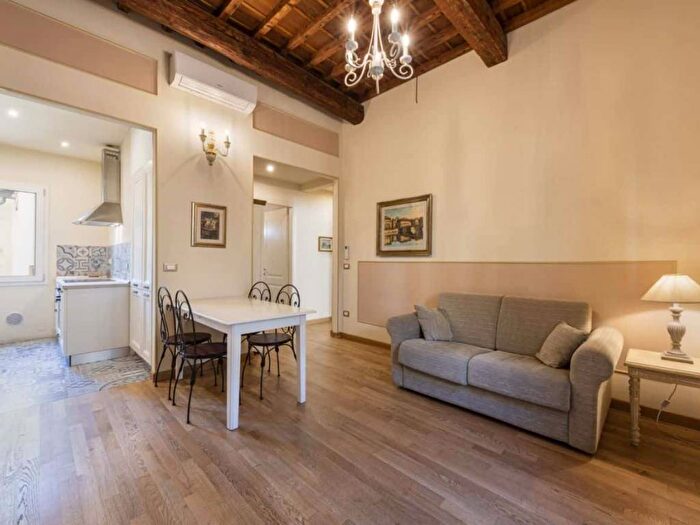 Appartamento trilocale in affitto in Via del Leone, San Frediano, Firenze