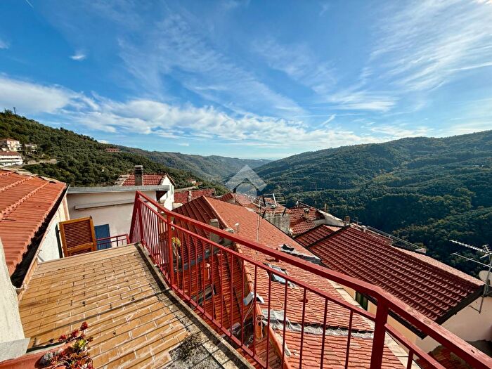 Casa con 6 locali in vendita in Via Martiri della Libertà, Pietrabruna