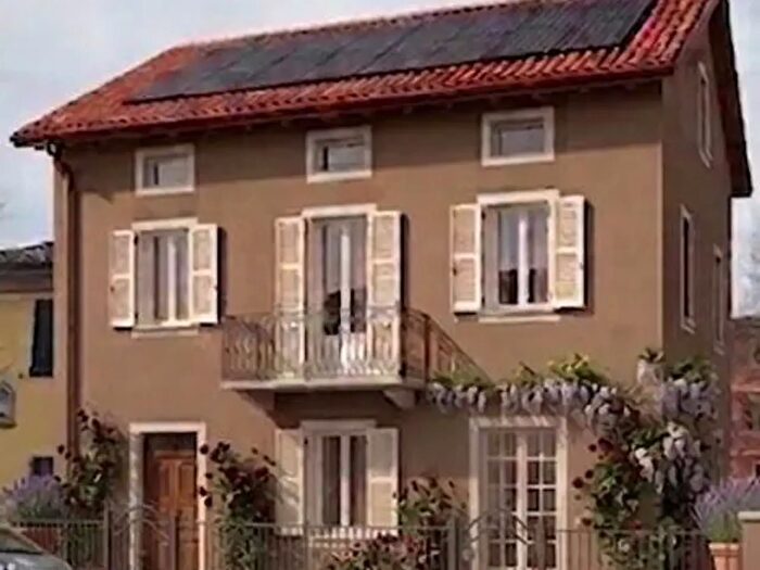 Appartamento con 7 locali in vendita in Via Versilia, Lucca