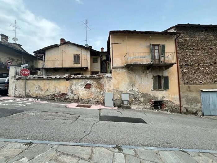 Casa con 6 locali in vendita in Via Carle Costanzo, Barge