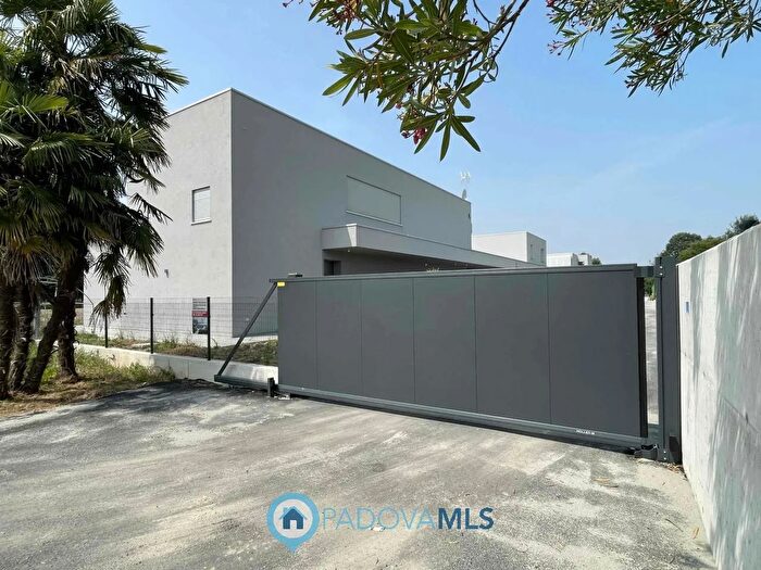 Casa quadrilocale in vendita in Selvazzano Dentro