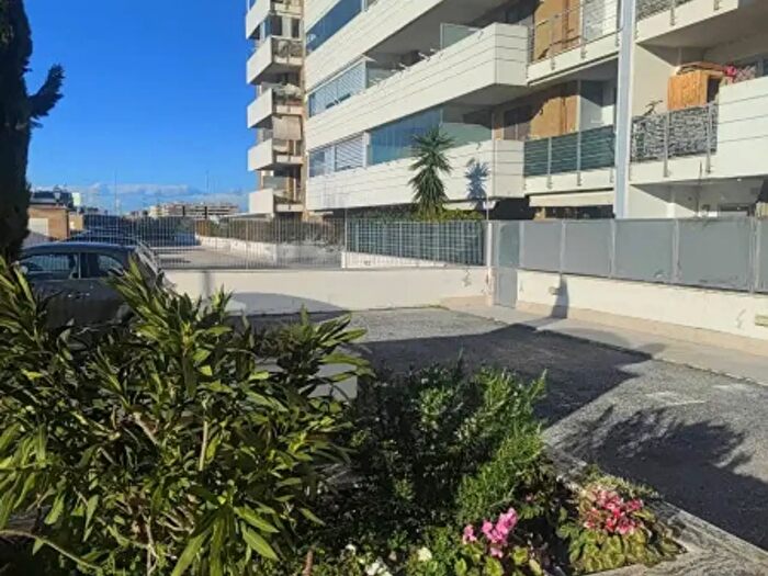 Appartamento trilocale in vendita in Via Guido Laj, Roma