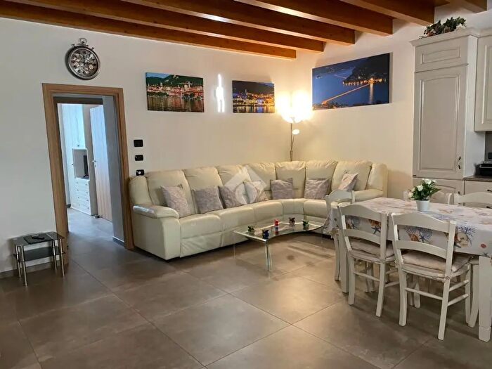 Appartamento trilocale in vendita in Via Dante Alighieri, Endine Gaiano