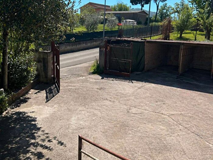 Appartamento con 6 locali in affitto in Via dei Pettirossi, Centro, Artena