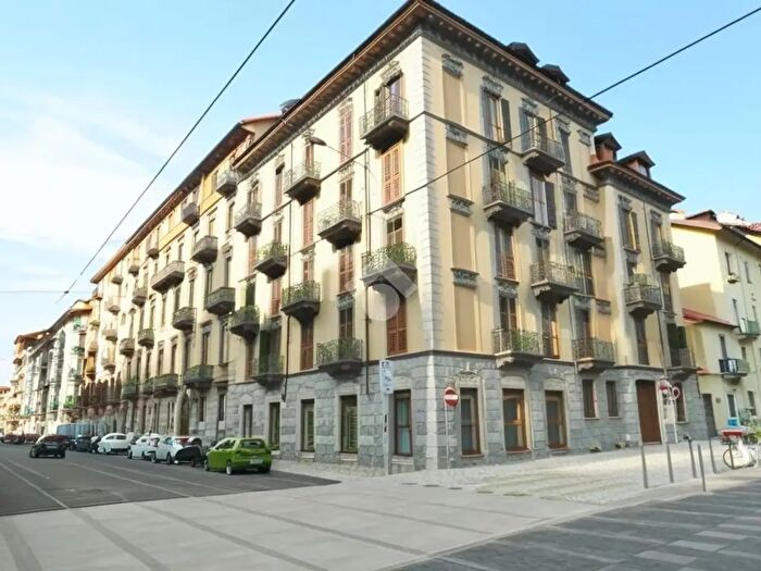 Appartamento con 5 locali in vendita in Via Antonio Canova, Torino