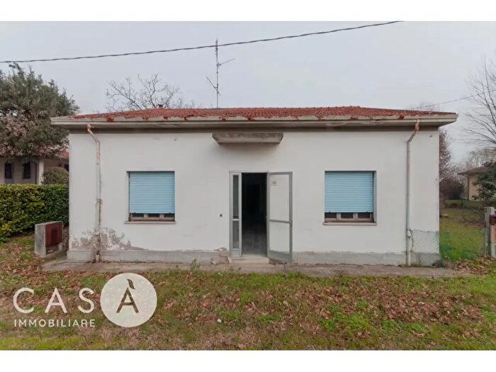 Casa quadrilocale in vendita in Via del Confine, Cervia