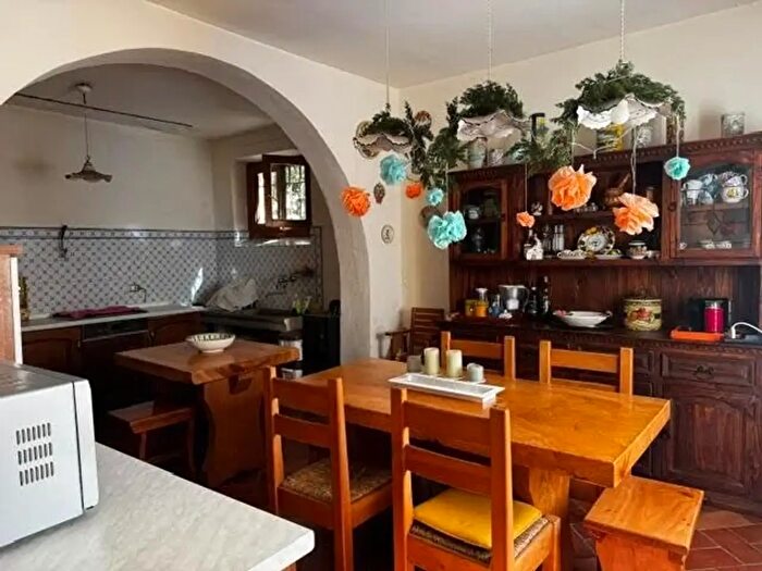 Casa con 6 locali in vendita in Calci