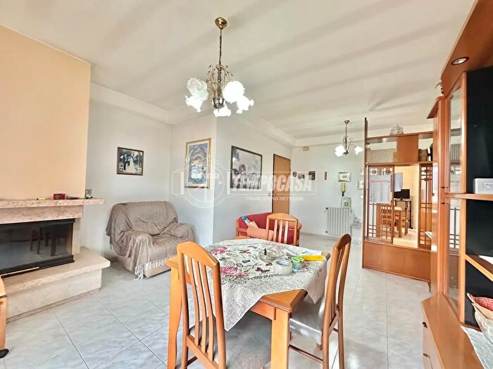 Appartamento con 5 locali in vendita in Montesilvano