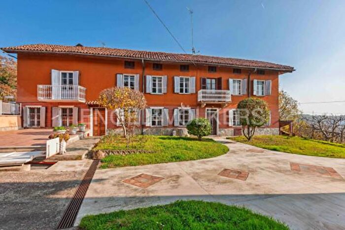 Casa con 6 locali in vendita in Via Italia, Montaldo Scarampi