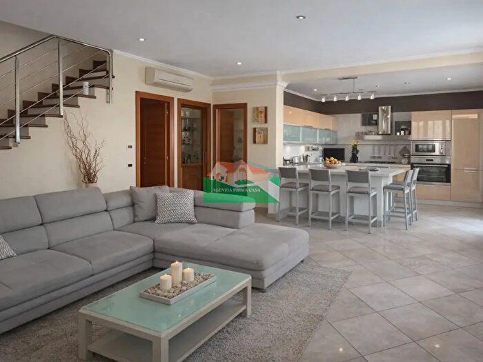 Casa con 10 locali in vendita in Via della Vigna, Ravenna