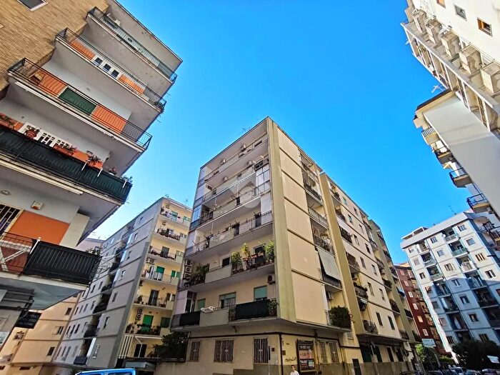 Appartamento quadrilocale in vendita in Via Tosti Francesco Paolo, Napoli