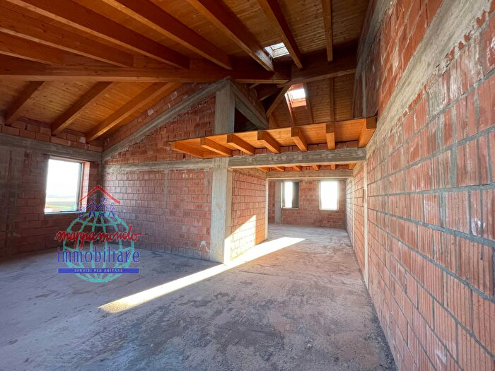 Casa con 9 locali in vendita in Via Maestra Grande, Cento