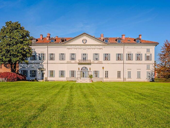 Appartamento con 6 locali in affitto in Via Vittorio Veneto, Centro, Fino Mornasco