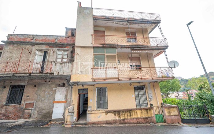 Appartamento con 5 locali in vendita in Località Santo Stefano Briga, Messina