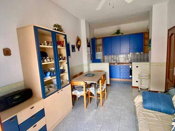 Appartamento trilocale in affitto in Via Patrioti, Centro, Albenga