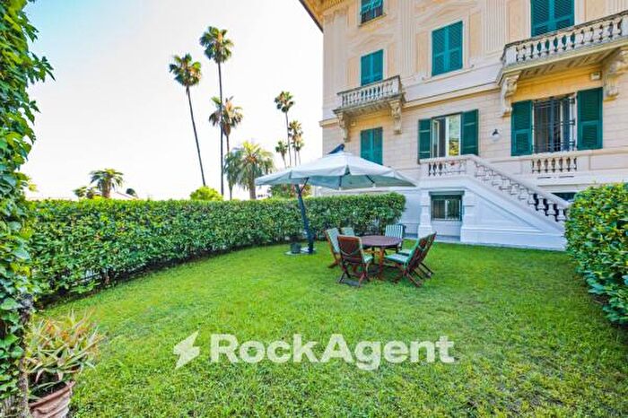 Appartamento trilocale in vendita in Viale dei Pini, Pieve Ligure