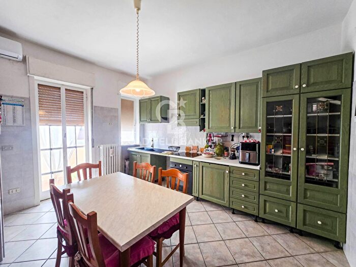 Appartamento con 5 locali in vendita in Via Giuseppe di Vittorio, Brindisi