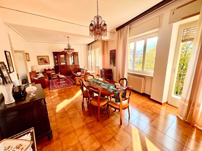 Appartamento con 8 locali in vendita in Corso della Repubblica, Fabriano