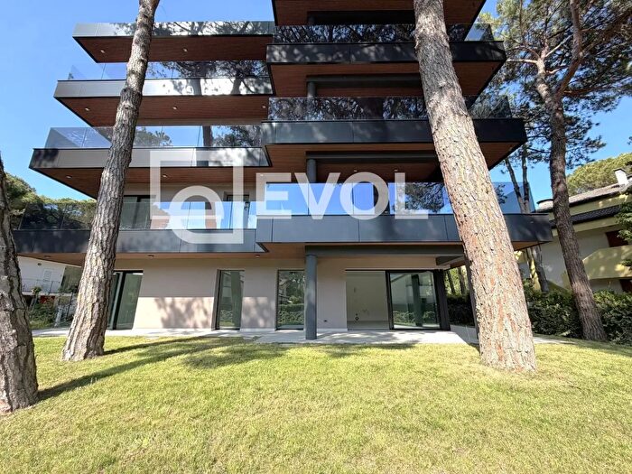 Appartamento quadrilocale in vendita in Via dei Pini, Lignano Sabbiadoro