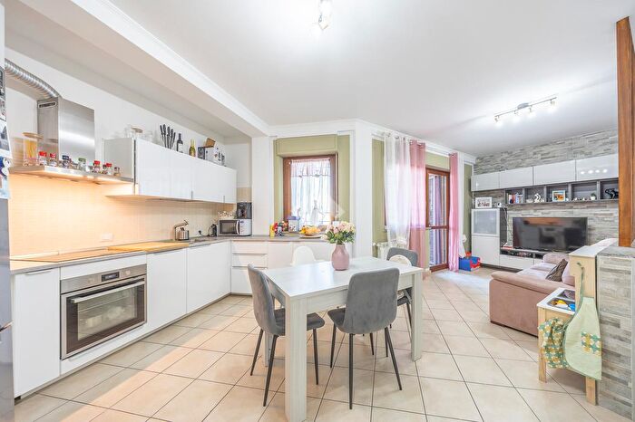 Appartamento trilocale in vendita in Via Fosso dellOsa, Roma