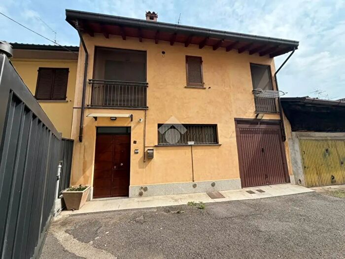 Casa trilocale in vendita in Via Chiusa, Pontirolo Nuovo