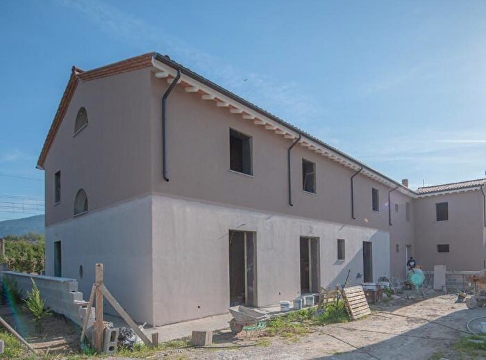 Casa con 5 locali in vendita in Cascina