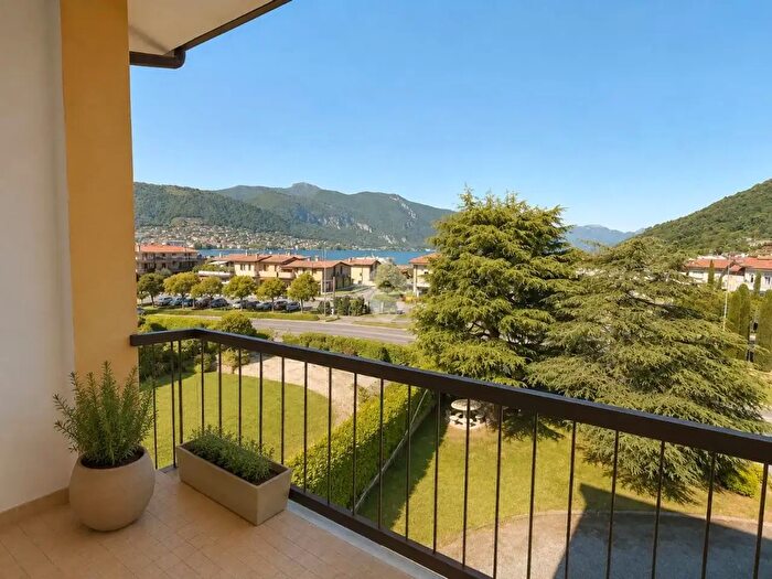 Appartamento trilocale in vendita in Viale a Madruzza, Paratico